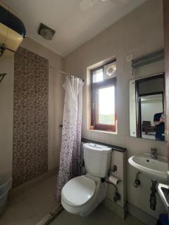 Specious 3BHK Apartment with Balcony relaxing vibe - Jāmb - 6