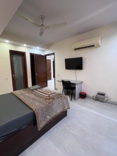 Specious 3BHK Apartment with Balcony relaxing vibe - Jāmb - 5