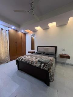 Specious 3BHK Apartment with Balcony relaxing vibe - Jāmb - 4