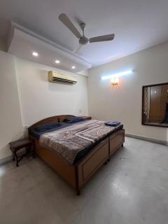 Specious 3BHK Apartment with Balcony relaxing vibe - Jāmb - 3