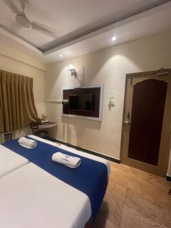 AKG Lodge - Kanchipuram - 9