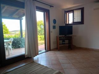 San Teodoro grazioso bilo con parcheggio e giardino privato - 8