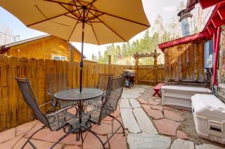 1 Mi to Grand Lake Pet-Friendly Cabin with Grill! - 9