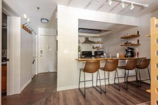 Modern Kirkwood One Bedroom with Deck - 9