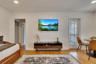 "cityscape Retreat" Condo W Balcony King Bed - 6