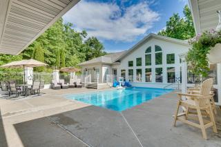 10-Acre Lakefront Home with Pool, Hot Tub and Dock! - 0