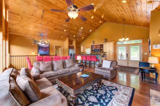 Golden Oak Lodge by Stony Brook Cabins - 9