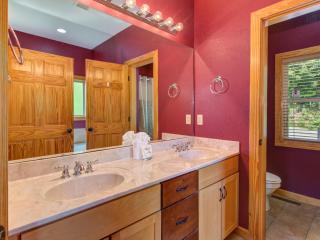 Golden Oak Lodge by Stony Brook Cabins - 2