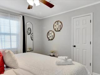 Seven Pines Retreat Peaceful, Stocked Home in White Hall - Pine Bluff - 8