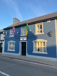McGrath's Bar & Accommodation - Causeway - 2