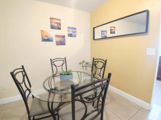 Chic 2 Bedroom Miami Apt Close Downtown W Parking - Miami - 1