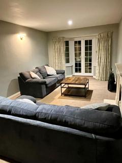 Large detached home in Stamford - - 8