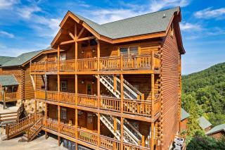 Mountain Paradise Lodge by Venture Smoky Mountains - 1