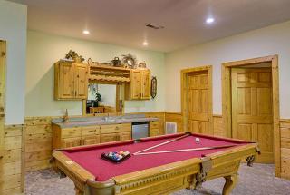 Mountain Theater Lodge by Venture Smoky Mountains - 9