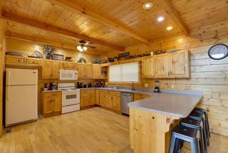 Mountain Theater Lodge by Venture Smoky Mountains - 5