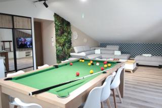 Verdun Centre - Full climatisation - 3 chambres - 7 couchages - 10 personnes - Parking Proche - Terrain 800m2 - Balnéothérapie - Air de jeux extérieurs - TOP CONFORT - Géré par PrestaZen'Services - Verdun-sur-Meuse - 8