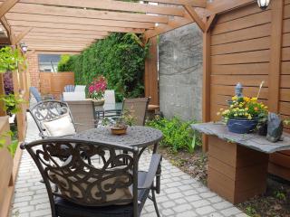 3 Bedrooms 3 beds near metro -2 Parking Free - 4