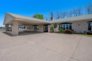 Days Inn by Wyndham Whitmore Lake Near Ann Arbor And Brighton - 7