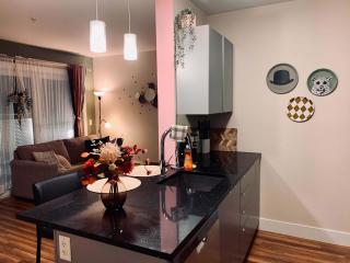 Downtown Oasis with a Balcony, Family-Friendly, WiFi - Halifax - 6