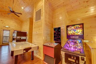 The Big Kahuna by Venture Smoky Mountains - 4