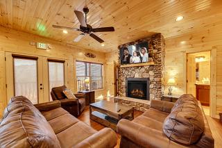The Big Kahuna by Venture Smoky Mountains - 1