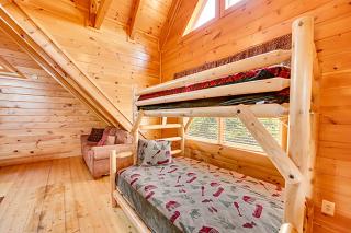 The Wolfs Den by Venture Smoky Mountains - 2