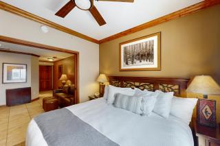 Westgate SlopeSide Sanctuary #3818 - 4