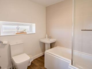 2 Bed in Newport 90244 - Newport - 2