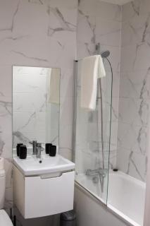 Luxury 1BR Flat Near Heathrow - 3
