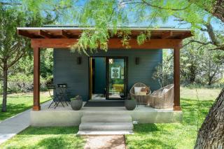An Ololo #2 designer cabin plus hot tub - Fredericksburg - 6