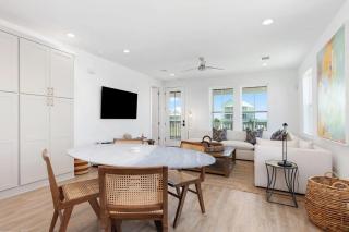 Welcome to Sunny Side Up Gorgeous Beach Home Located in Popular Pointe West - Galveston - 3