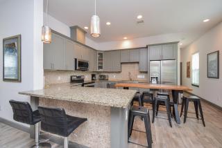 Welcome to Coastal Serenity – your perfect vacation retreat by the sea - Galveston - 9