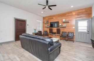 Welcome to Coastal Serenity – your perfect vacation retreat by the sea - Galveston - 7