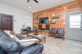 Welcome to Coastal Serenity – your perfect vacation retreat by the sea - Galveston - 5