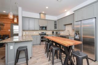 Welcome to Coastal Serenity – your perfect vacation retreat by the sea - Galveston - 4