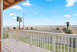 Sunrise Serenade Fabulous Location with Beautiful Ocean View - Galveston - 3