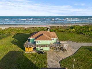 Welcome to our charming vacation getaway The perfect retreat for your coastal escape. - Galveston - 0
