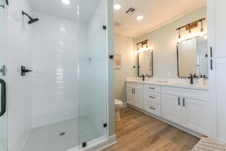 Welcome to our charming vacation getaway The perfect retreat for your coastal escape. - Galveston - 1
