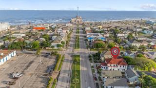 Sinatra House: Mardi Gras Parade Route - Galveston - 0
