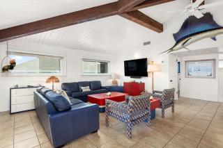 Sea Isle Sailfish Canal front in popular Sea Isle Pet Friendly - Galveston - 2