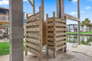 Sea Isle Sailfish Canal front in popular Sea Isle Pet Friendly - Galveston - 3