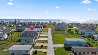 Seas The Day West End Beach Home Less Than 5 min Walk to Beach - Galveston - 0