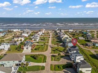 Welcome to your ultimate seaside escape - Galveston - 0