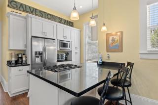 Your 1878 historic Shaw House awaits - Galveston - 1