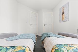 Detached Stunning Lux 3 Bed Home Private Parking - Marston Green - 2