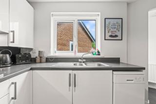 Detached Stunning Lux 3 Bed Home Private Parking - Marston Green - 1