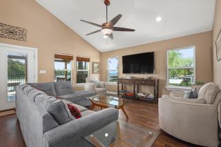 Sunset Cove 1 - Lakefront Retreat Waterfront with Spectacular Sunset Views - Livingston - 9