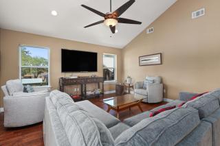 Sunset Cove 1 - Lakefront Retreat Waterfront with Spectacular Sunset Views - Livingston - 5