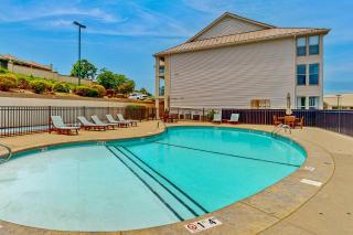 Fun Canvas and Cove Condo - Hollister - 9