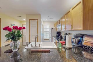 Fun Canvas and Cove Condo - Hollister - 1